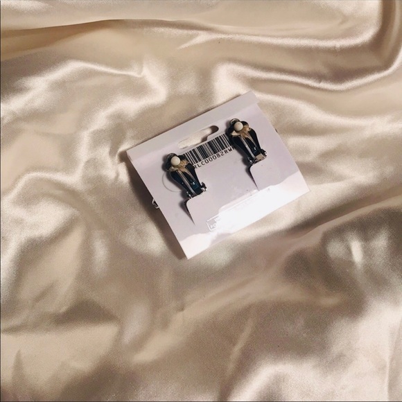 Pearl Rhinestone Earrings ✨ - Picture 3 of 4